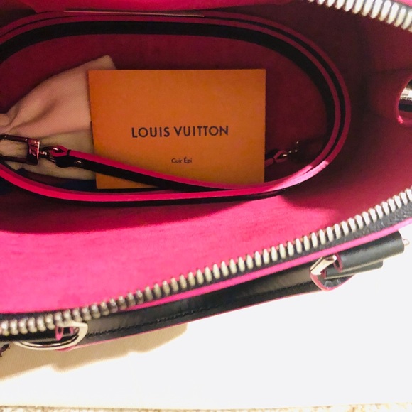 ‼️SOLD‼️ Authentic Louis Vuitton Alma BB Epi Noir - Picture 5 of 8